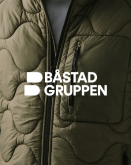 A green padded jacket with the Båstadgruppen logo in white