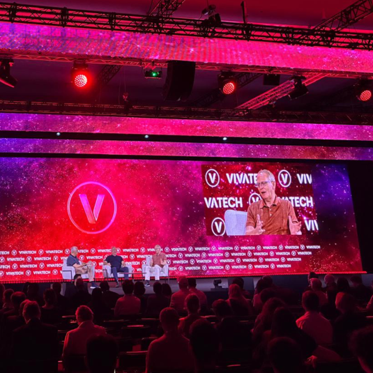 Photo d'une conférence à l'évènement VivaTech 2026