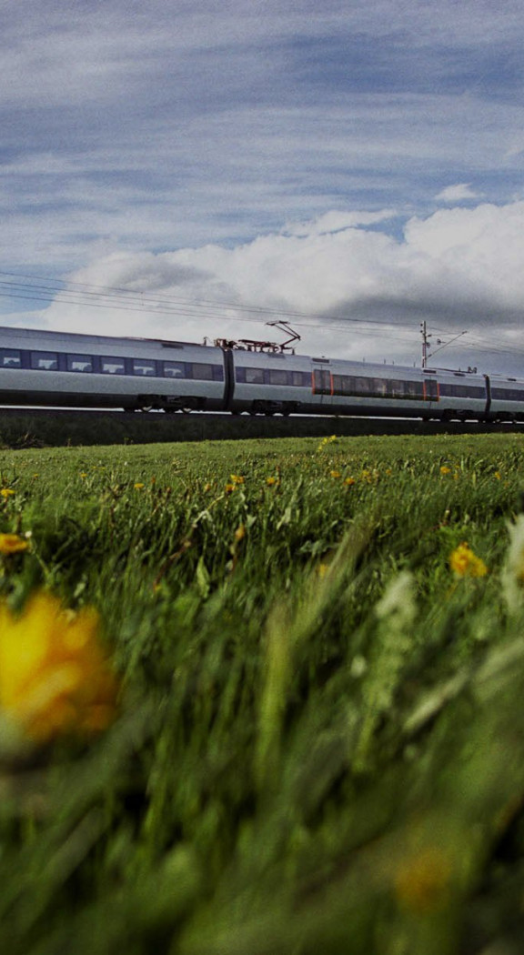 A Skånetrafiken train on a meadow