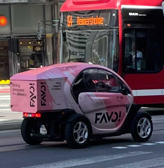 Favo courier out for delivery in an electrical vehicle